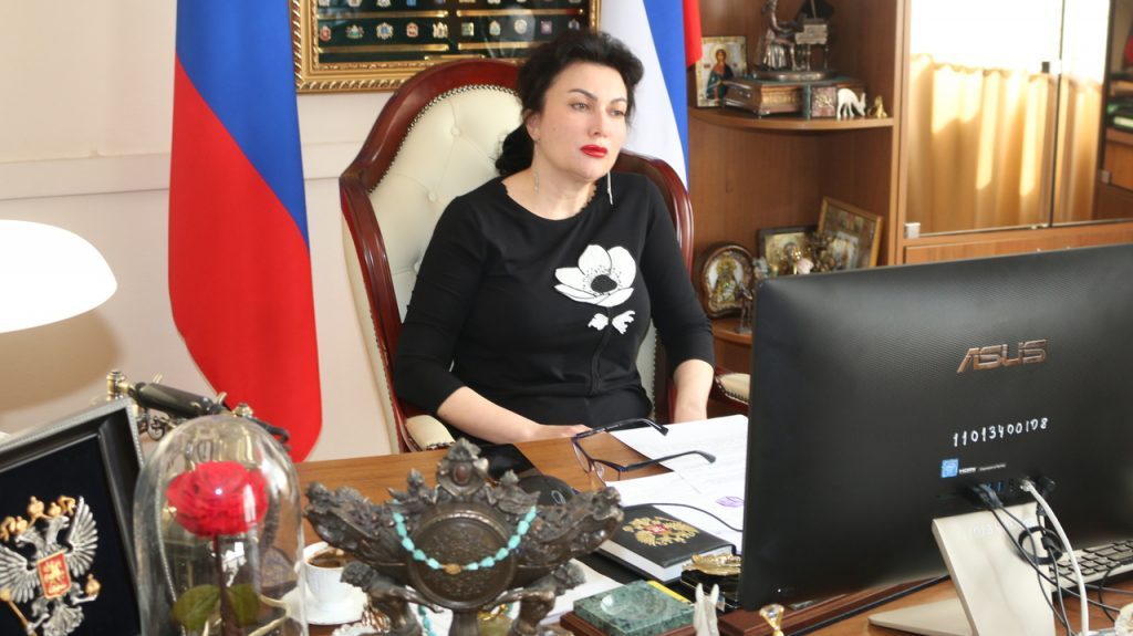 Арина Новосельская в ходе совещания доложила о реализации проектно-изыскательских работ по объекту «Реконструкция Дома культуры в с. Перово Симферопольского района»
