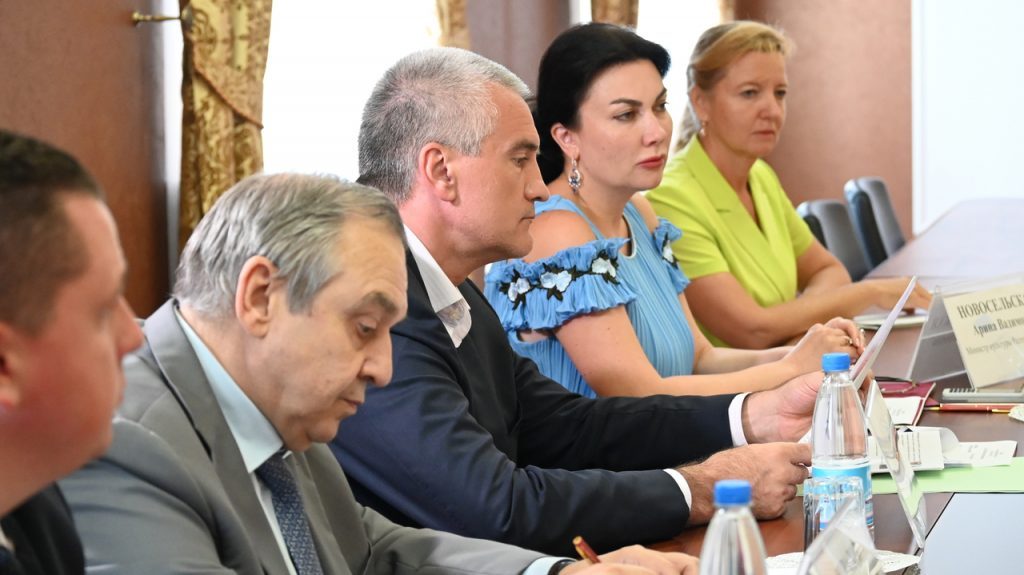 Арина Новосельская приняла участие во встрече Главы Республики Сергея Аксенова с президентом Фонда развития русско-французских исторических инициатив