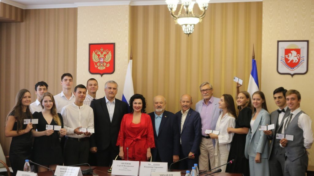 Арина Новосельская: Беспрецедентное решение Главы Крыма и ректора ВГИКа успешно воплощено в жизнь – 11 крымчан получили студенческие билеты прославленного института