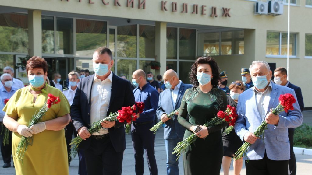 Арина Новосельская в Керчи приняла участие в митинге-реквиеме «Помним и скорбим!»