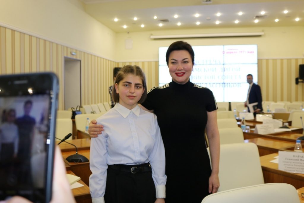 Арина Новосельская приняла участие во встрече с Крымской лигой активистов совета старшеклассников