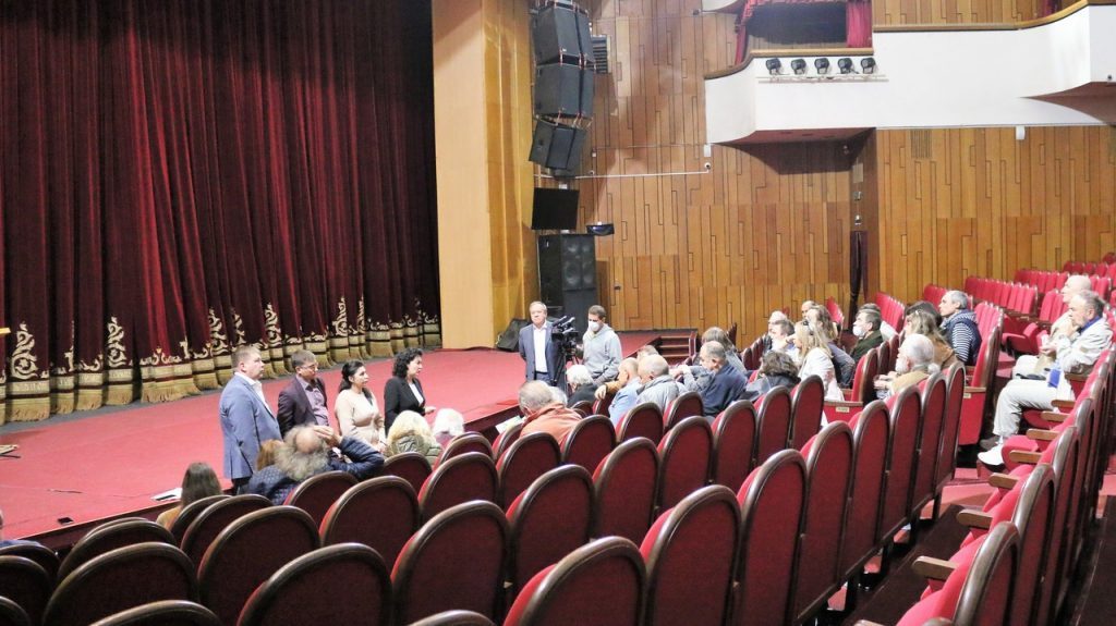 Арина Новосельская провела встречу с крымскими художниками