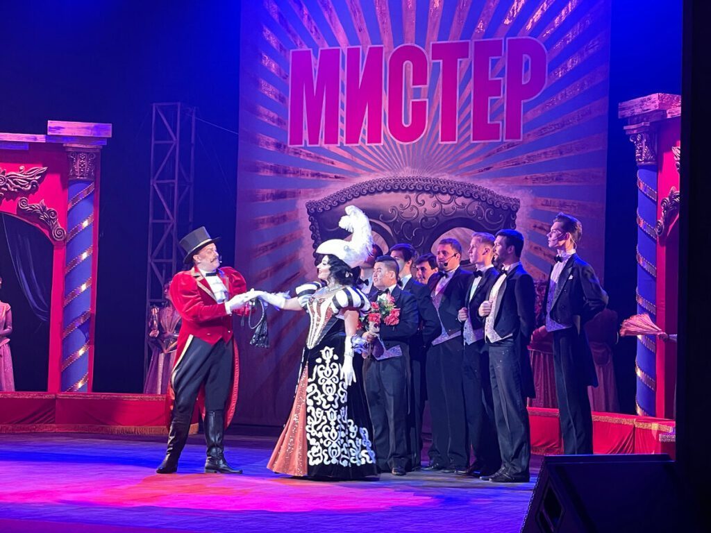 «Принцесса цирка», или «рука Байдена» на сцене: новые находки Владимира Косова